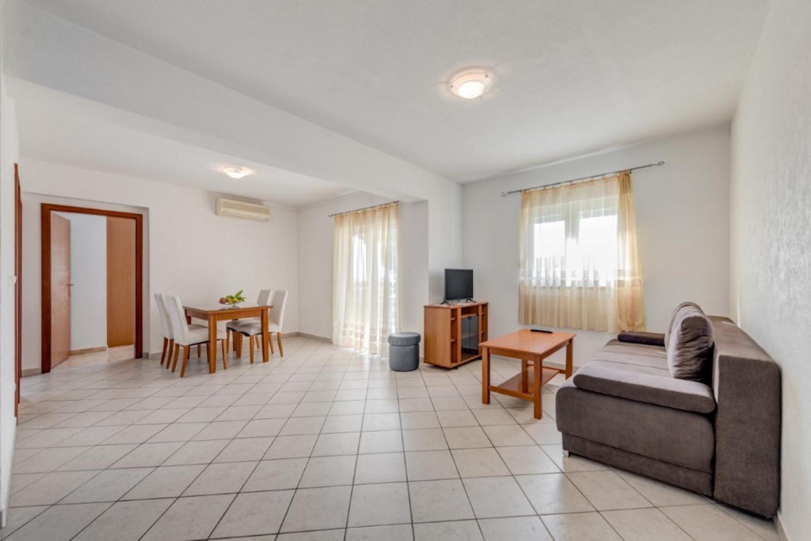 Ruza&Nikolina "1" Apartmani - Baška Voda Εξωτερικό φωτογραφία
