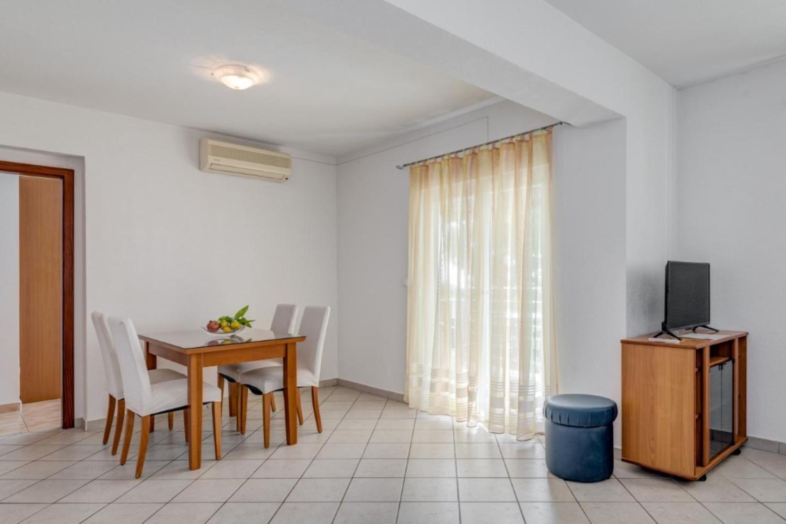 Ruza&Nikolina "1" Apartmani - Baška Voda Εξωτερικό φωτογραφία